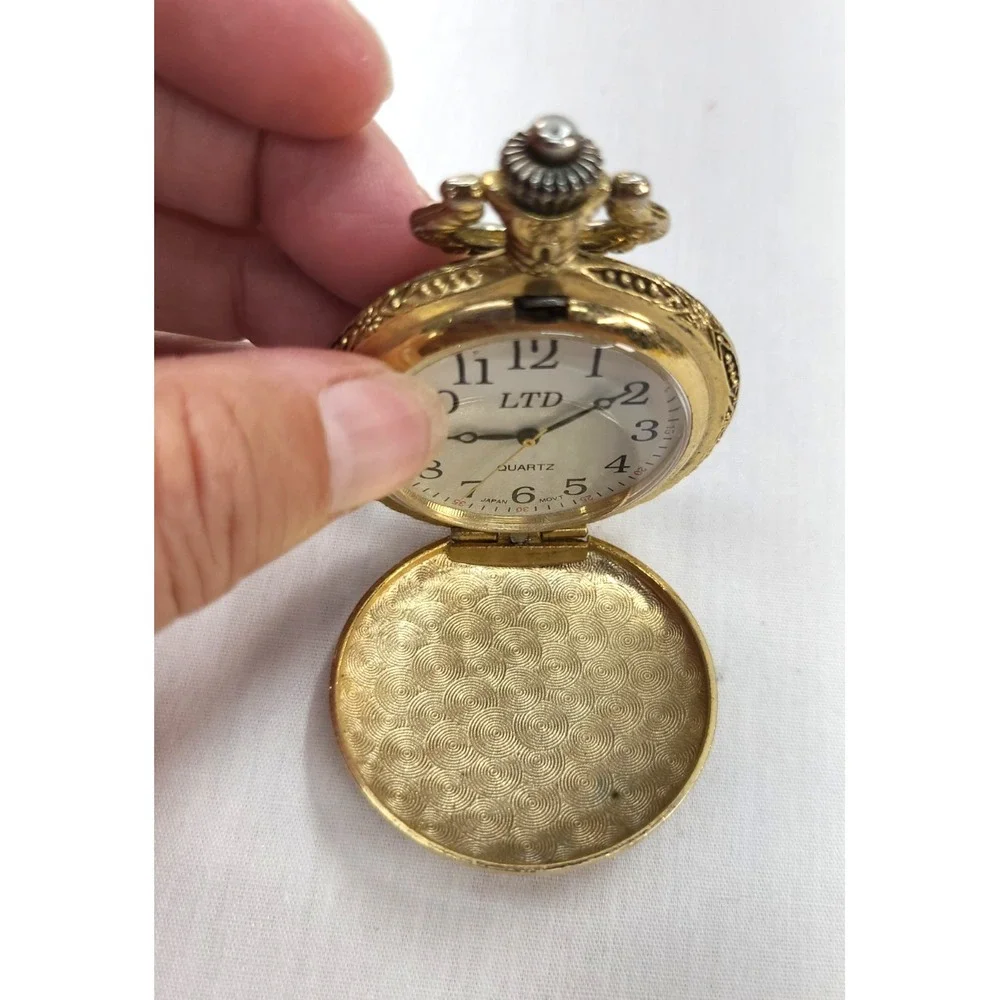Vintage LTD Pocket Watch New Battery Hunting Dogs and Hunter